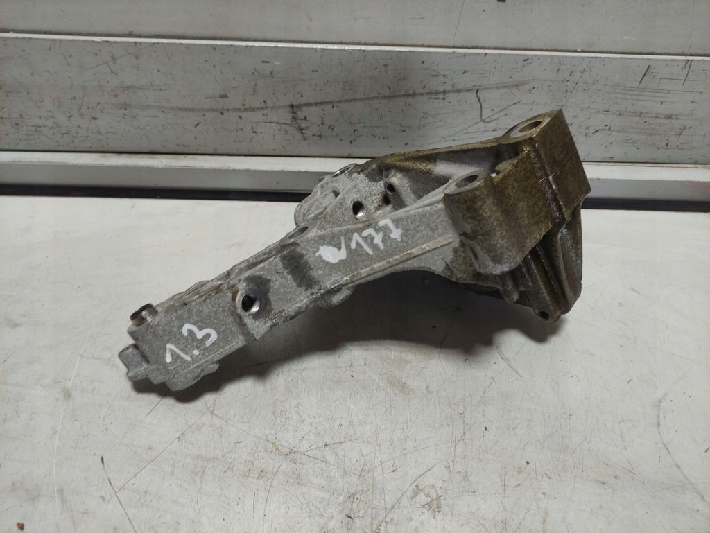 фото №1, Mercedes w177 1.3 cgi кронштейн опора полуось