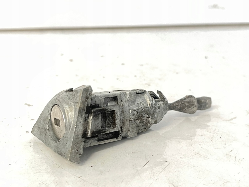 фото №1, Вкладка замка vw passat b7 cc правая 3g0837168b