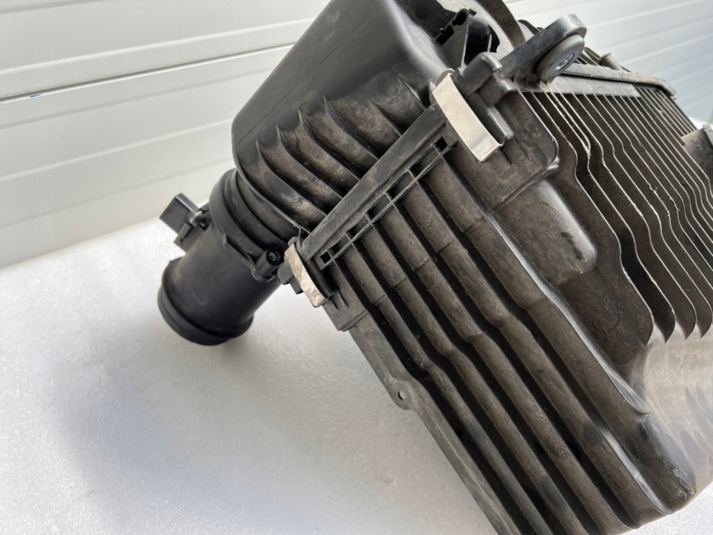 фото №7, Корпус фільтра повітря vw audi 7l6129601q