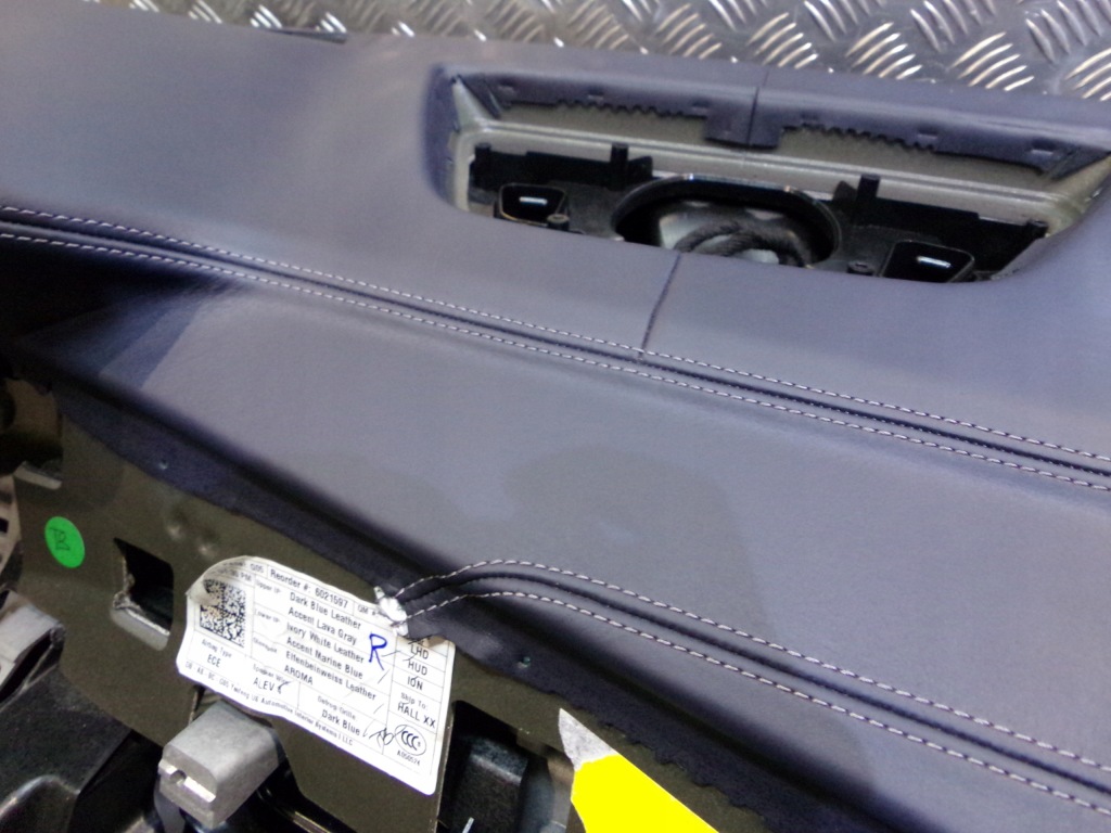 фото №12, Bmw x5 g05 x6 g06 g07 приборная панель приборная панель  кожа nachtblau elfenbein