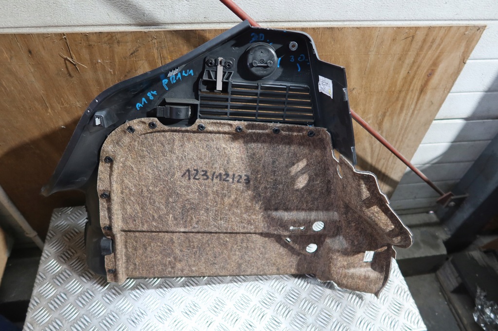 фото №13, Обшивка багажника правый audi a1 8x 8x3867762