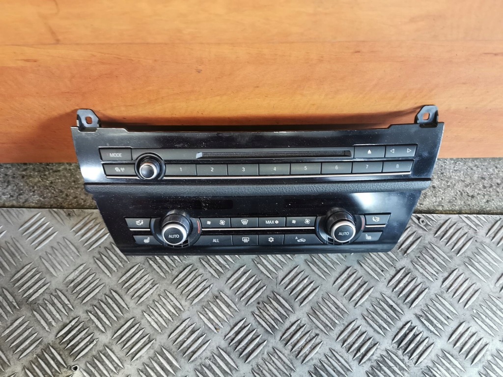 фото №1, Bmw оригинальный номер панель радио кондиционера 9241238