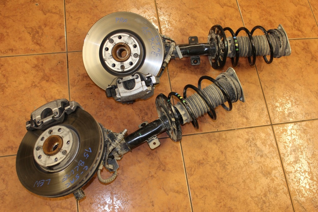 фото №1, Peugeot 5008 ii 3008 ii поворотный кулак p lub l 1,5 blu