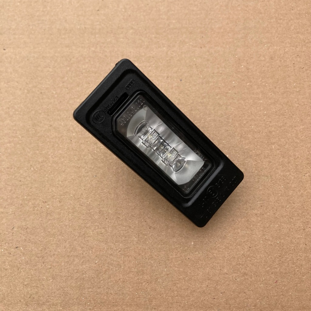 фото №10, Лампа led номерного знака audi a6 c7 akombi 4g0943021led