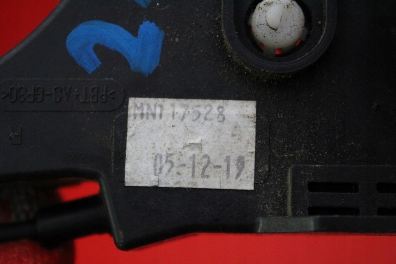 фото №8, Замок дверь правый задняя задний mn117528 mitsubishi l200 4 iv 06-15