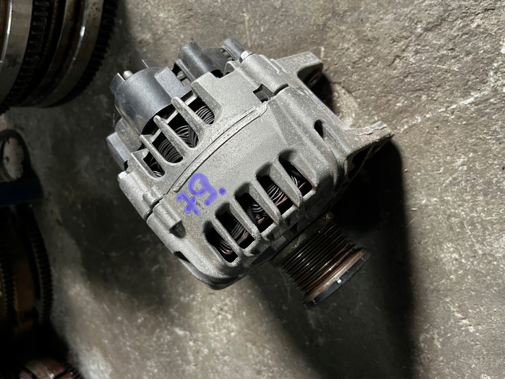 79 renault dacia 1.2 tce генератор 231007842r Доставка