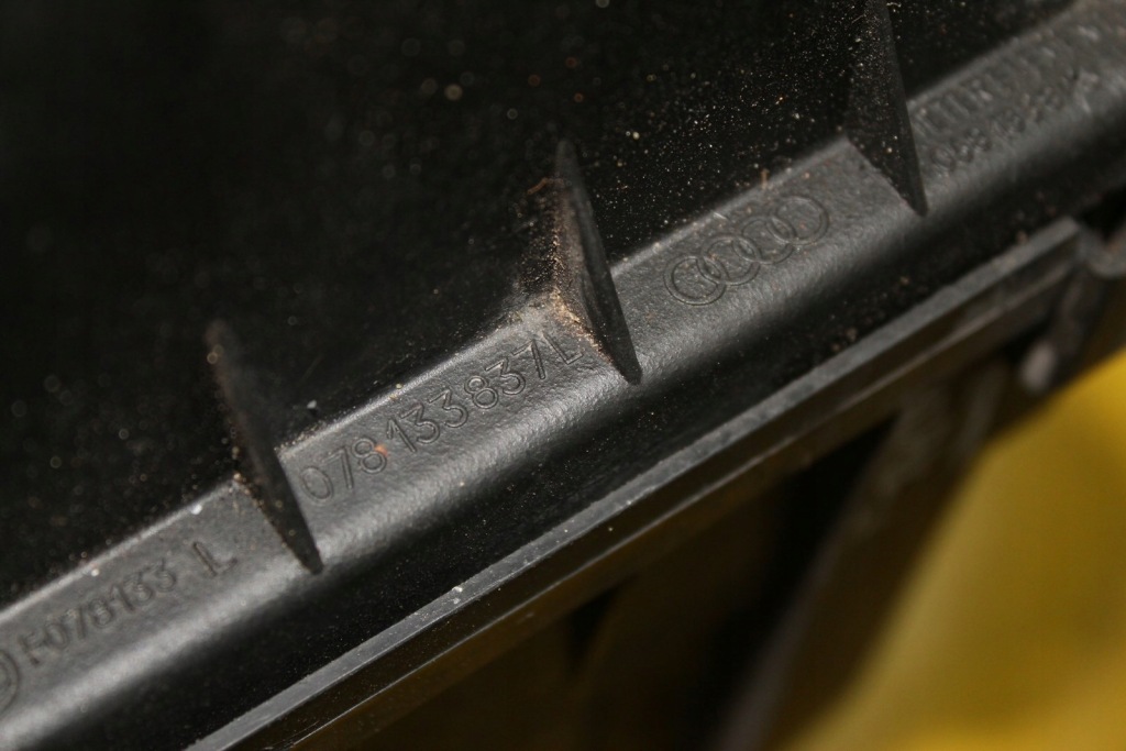 Корпус фільтра повітря audi a4 b5 2.6 078133837l Зі Шроту