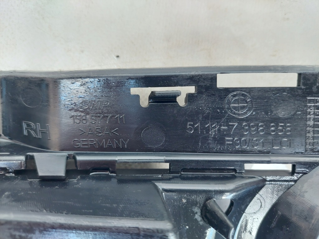 Bmw 3 f30 f31 рестайлинг  15-19 51117396858 решётка бампера передняя перед правая с Разборки