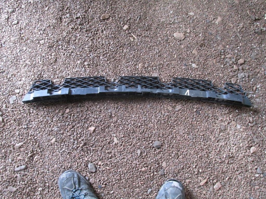 фото №1, Passat b7 kombi напрямна бампера задня