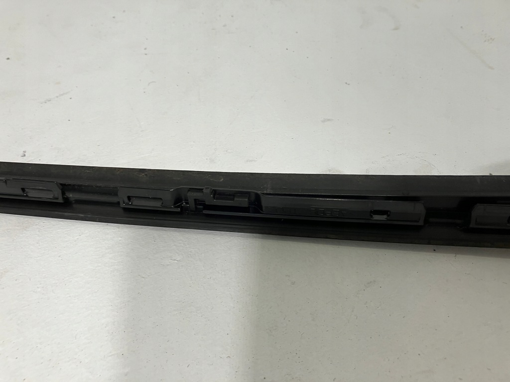 фото №9, Prius iv молдинг скло лобове передньої ліва