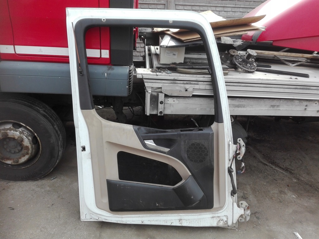 фото №2, Левая дверь mercedes actros mp4 1300 zł netto