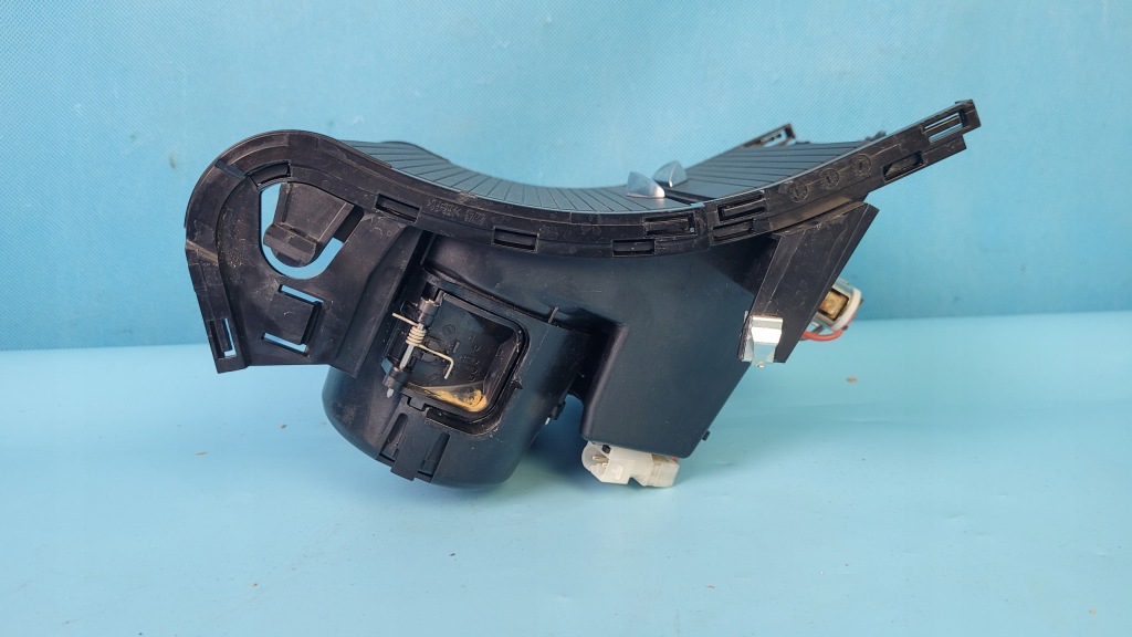 Bmw f48 x1 16r кронштейн бардачок do напитков 9299529 Оригинал