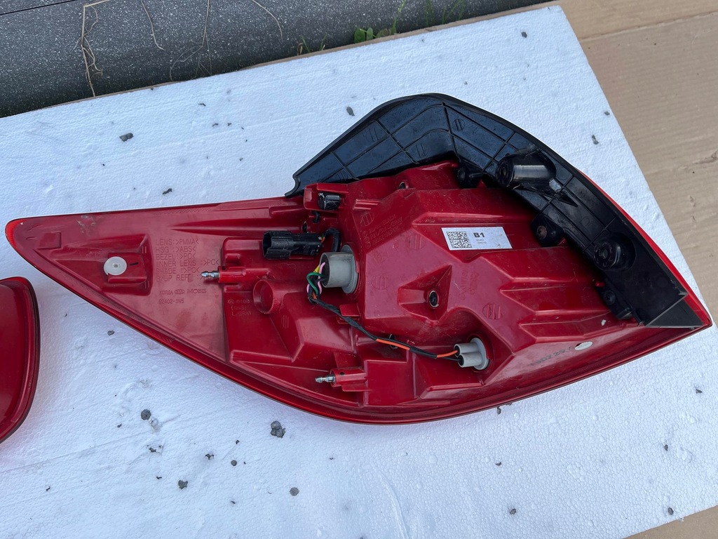 фото №9, Лампа правая задняя kia sportage iii 2 штуки