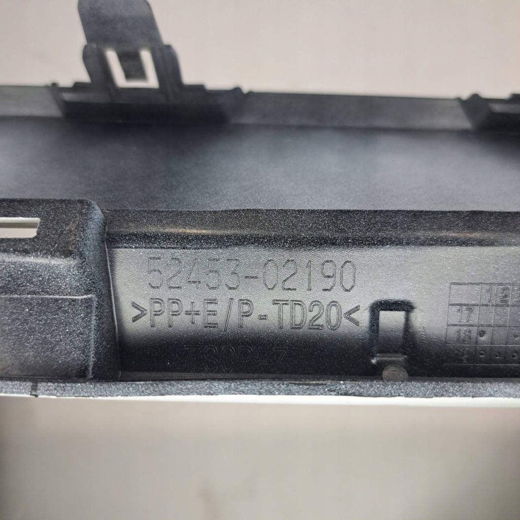 фото №12, Toyota corolla e210 e21 молдинг нижняя бампера заднего 52453-02190