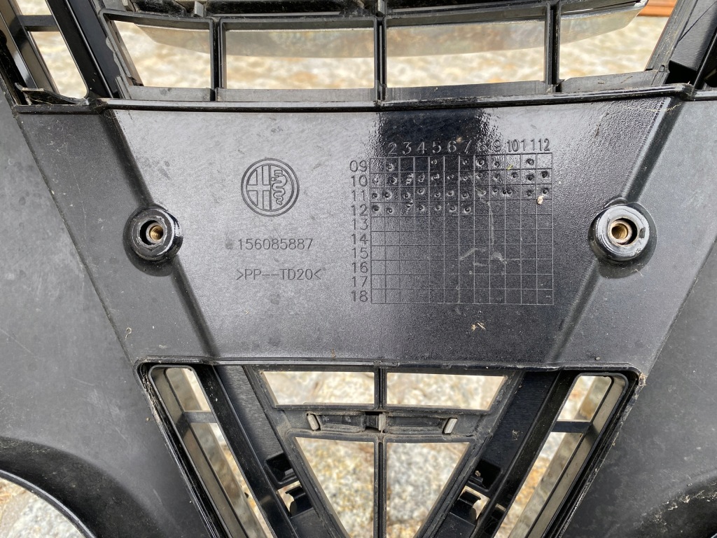 Alfa romeo giulietta бампер решётка радиатора перед 156085887 оригинал с Разборки