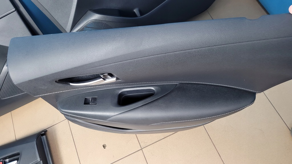 фото №9, Suzuki swace corolla e21 21r обшивки двері шкіра комплект