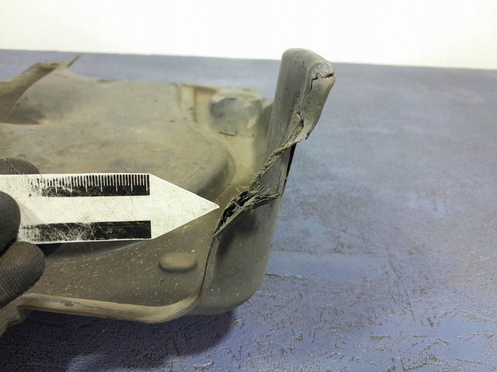 Mercedes clc cl203 накладка нижняя двигателя a2035243630 Недорого