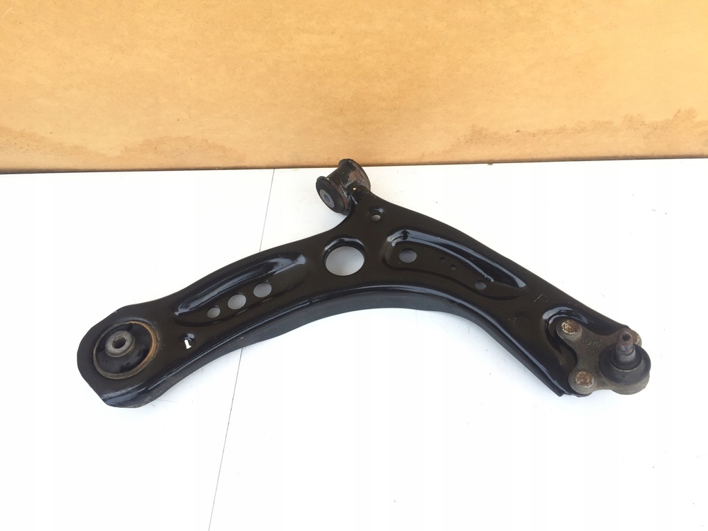 фото №1, Leon 3 iii рычаг правый