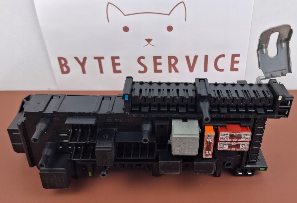 фото №1, 0-1718781-1e коробка предохранителей c-klasa w204