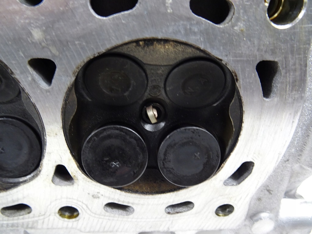 фото №11, Toyota aygo ii 1.0 12v vvti головка двигателя 11210-0q04 1krb52m 1kr