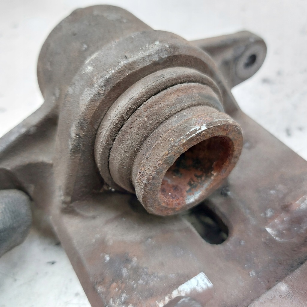 фото №11, Subaru legacy 5 v супорт гальмівний лівий задня tokico