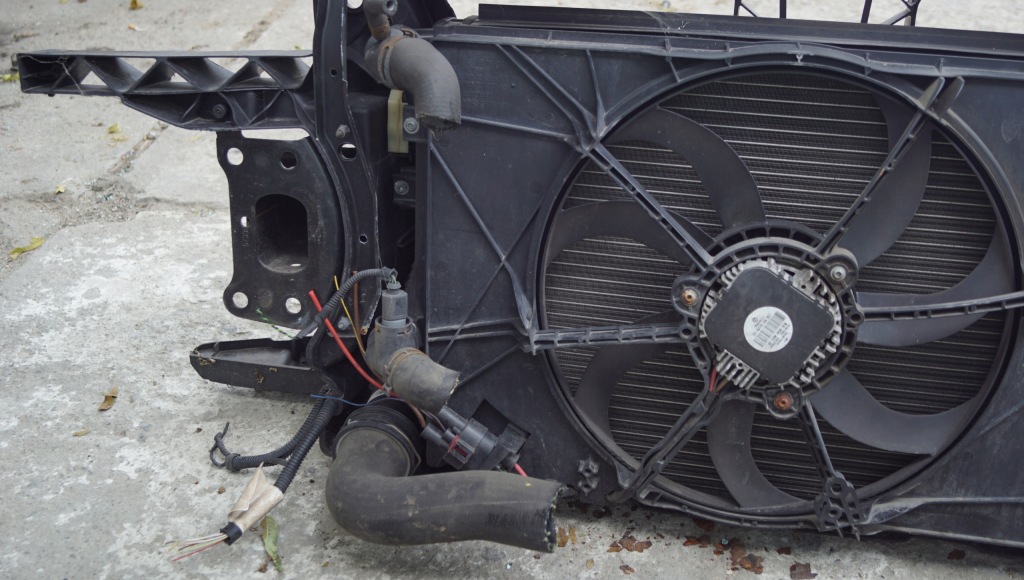 Pas передний радиатор vw touran i lift 1.9 tdi Киев