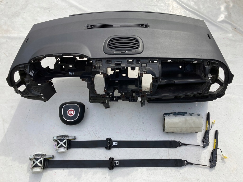 фото №1, Fiat 500l панель приладів панель приладів консоль подушки безпеки ремені