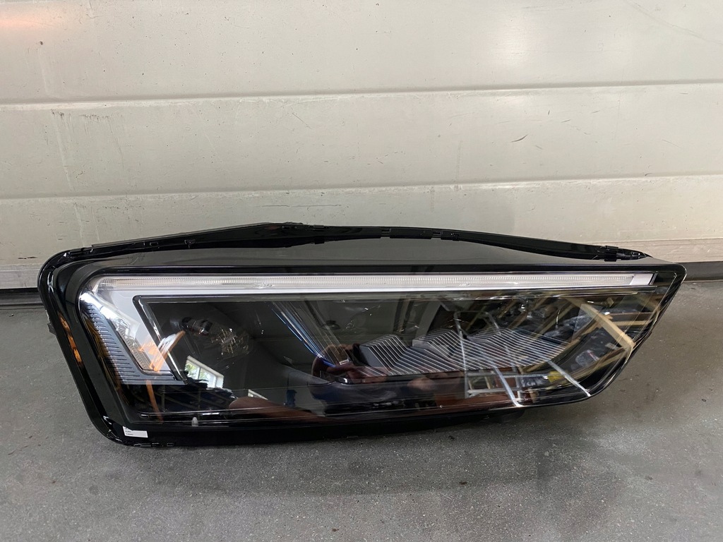 фото №1, Audi r8 4s0 laser права лампа