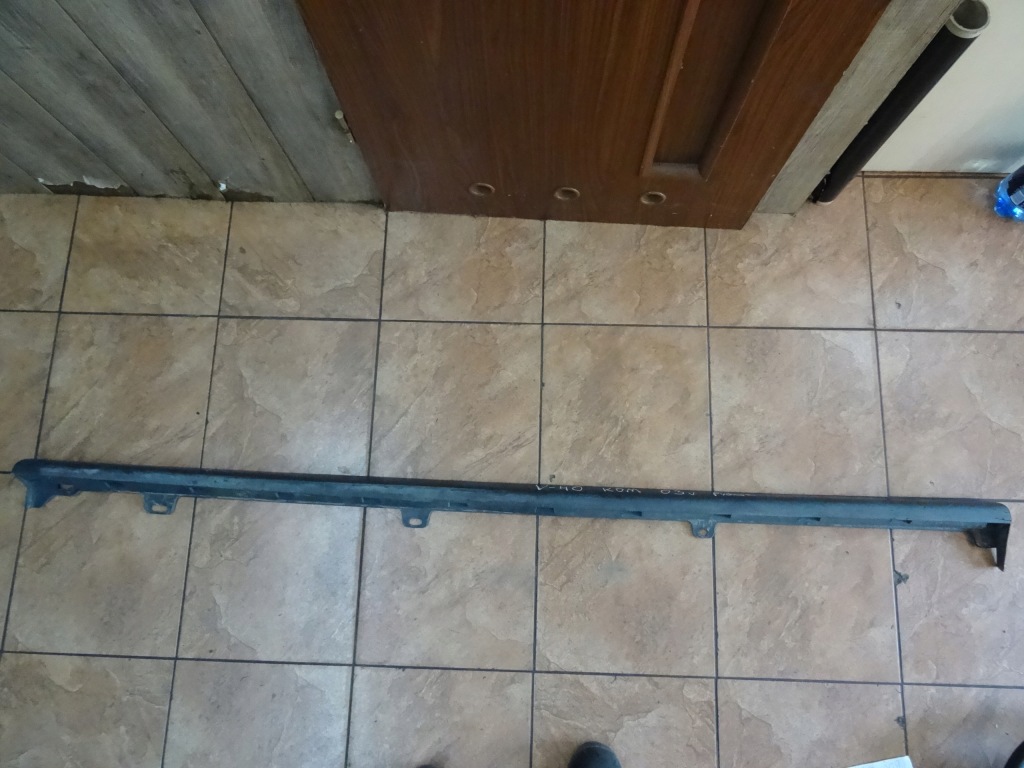 фото №4, Volvo v40 1.9dci 03' молдинг порог правая