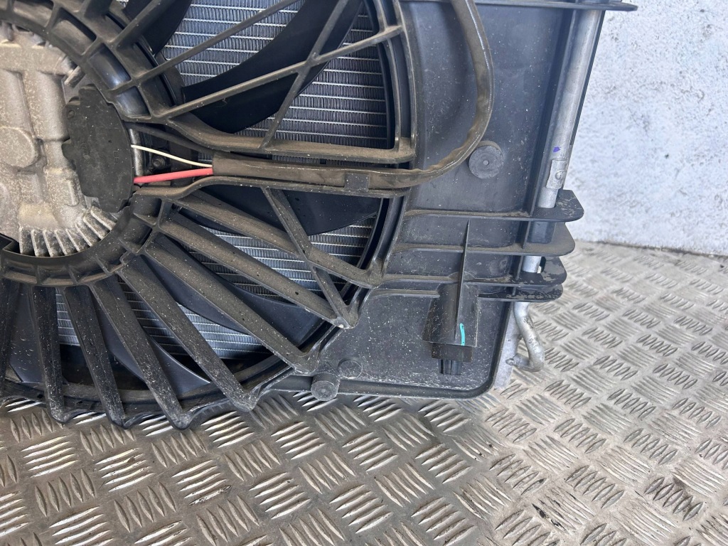 Комплект радіатор tesla model x 111561600a Зі Шроту