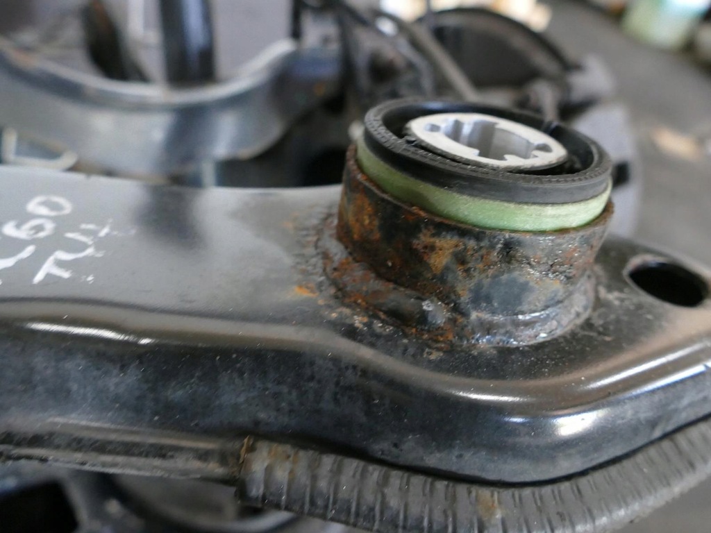 фото №8, Volvo xc60 i lift 2.4 d5 awd подрамник подрамник ступица диск суппорт амортизатор