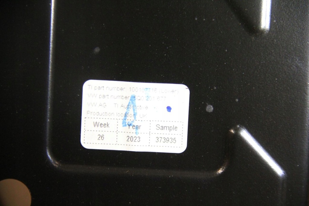 фото №13, Vw golf 8 кронштейн бака 5q0201677 5q0201674