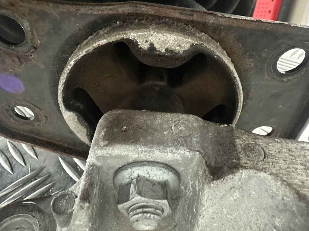 фото №5, Mitsubishi colt vi 1.1 подушка двигателя 2910a070