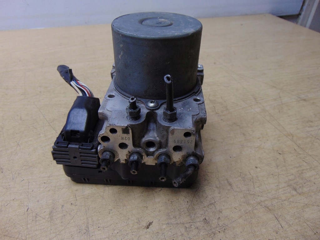 фото №7, Насос abs блок керування toyota rav4 iv 2.2 44540-42311