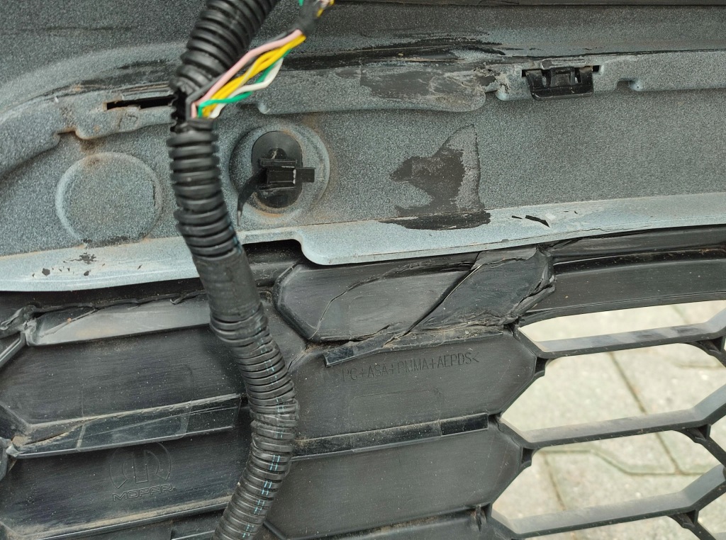 Бампер передний kompletny белый pah радар перед dodge hornet 2022– Доставка