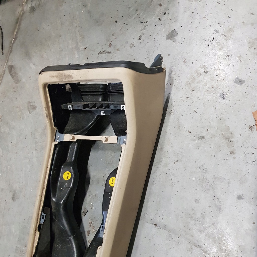 фото №6, Панель средний туннель корпус кремовый audi a8 d3