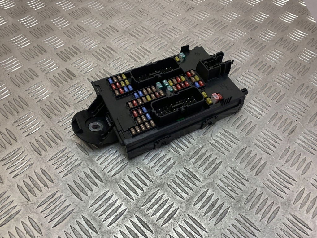 фото №1, Volvo xc60 2020 рамка / модуль запобіжників 31682732