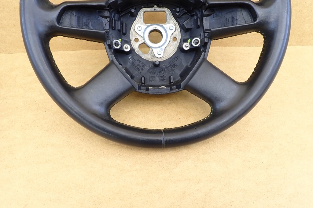 фото №8, Воздуховод audi a3 8p 8p0 q5 8r 8r0 кожа мультифункция 8p0124a