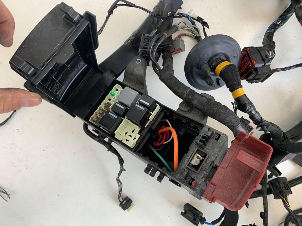 фото №6, Jaguar xf ii x260 2.0 d электропроводка отсек двигателя