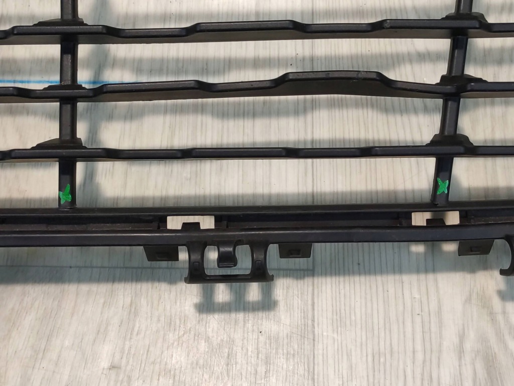 Bmw x1 f48 решётка средняя бампера перед 7354773 Цена