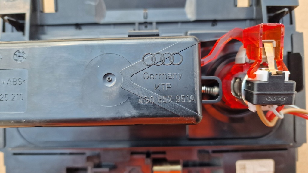 фото №5, Dekor пепельница перед audi a6 c7 4g0863273a