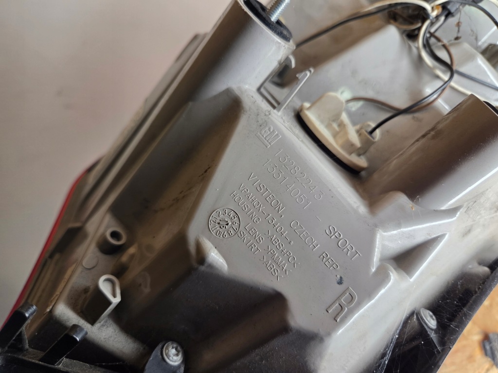 Лампа правий задній права задня opel astra j універсал 13282243 Оригінал