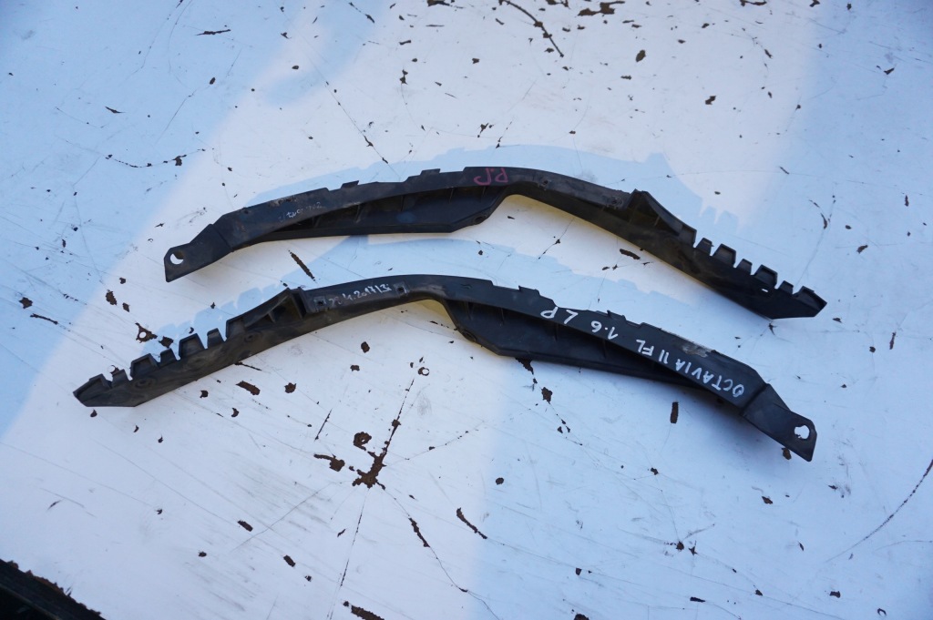 фото №1, Направляющая лампы левый перед skoda octavia 2 ii fl