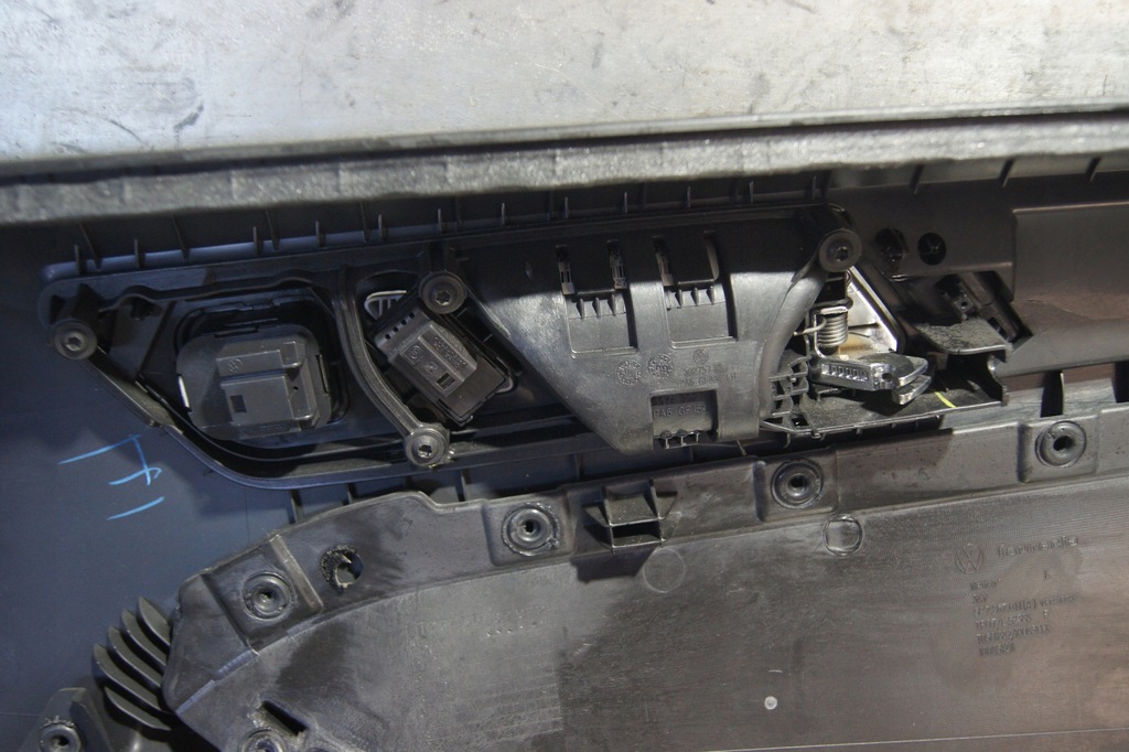 фото №14, Обшивка двері лівий перед jetta 5c 5c7867011a