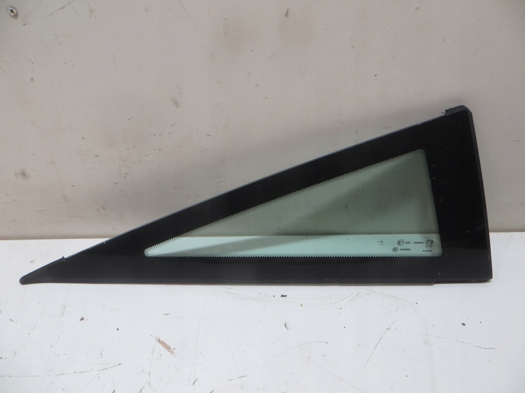 фото №1, Peugeot rcz стекло задняя кузовная правая 13r треугольник