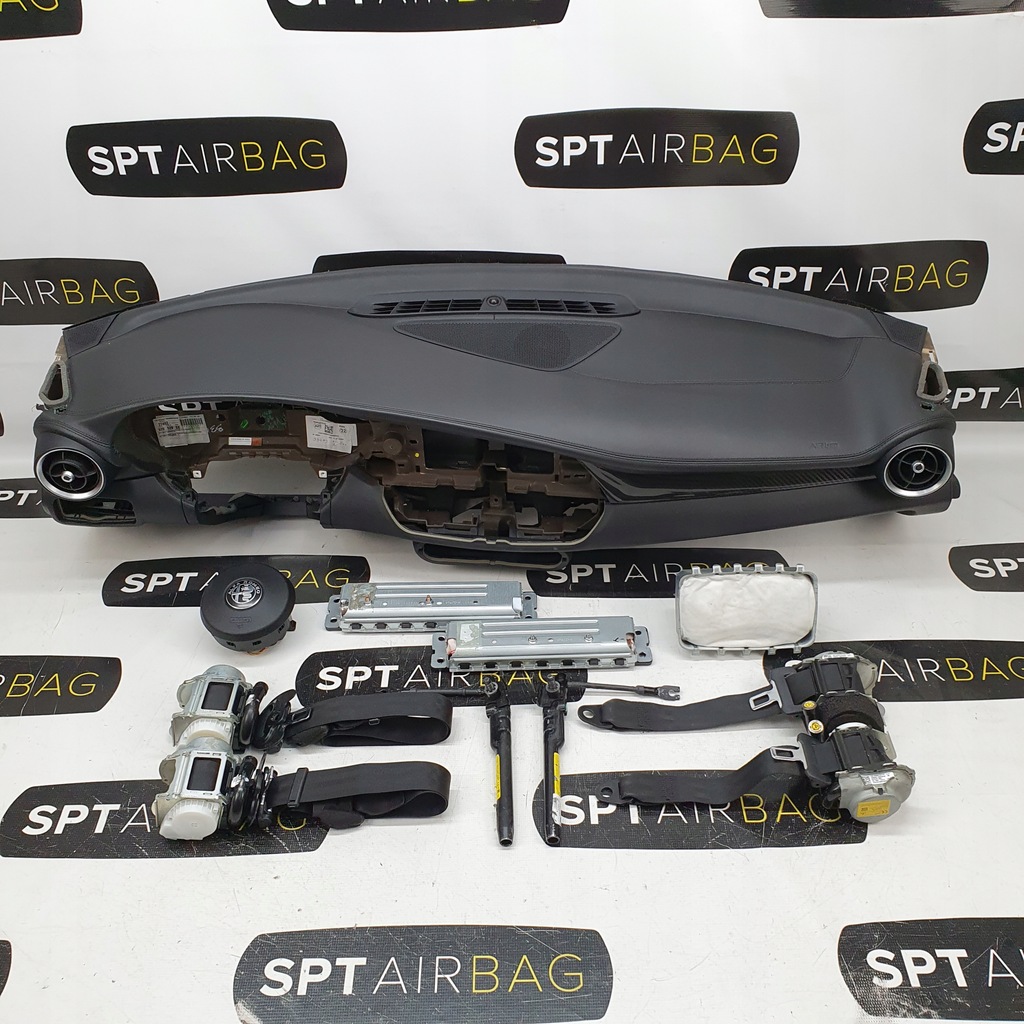 фото №1, Giulia панель приладів консоль подушки безпеки ремені подушка безпеки