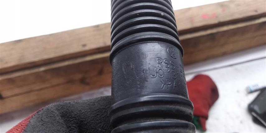 фото №4, Шланг трубка воздуха 1j0131128g vw golf iv bora