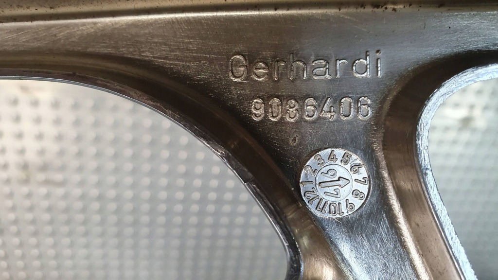 Решётка радиатора решётка радиатора 9086406 saab 9000 рестайлинг  91- Киев