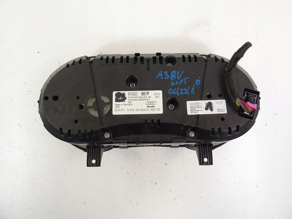 фото №7, Audi a3 8v lift счетчик приборная панель колодка жгут 8v0920861p