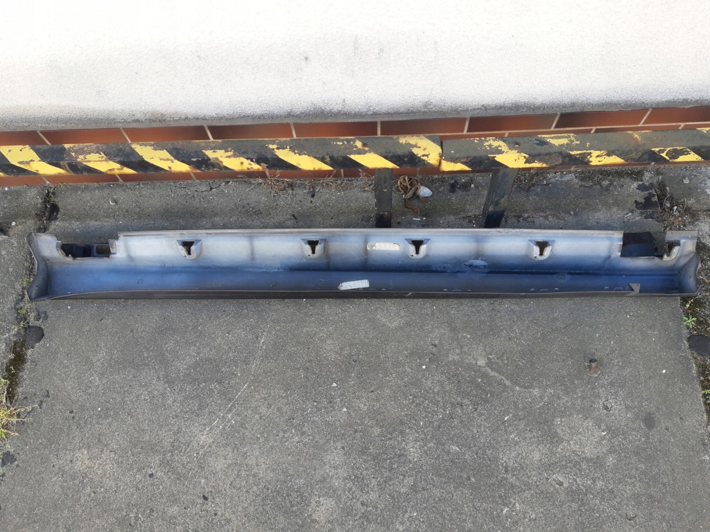 Купить Mercedes ml w166 amg накладка порог правая a1666980854 a1666980227